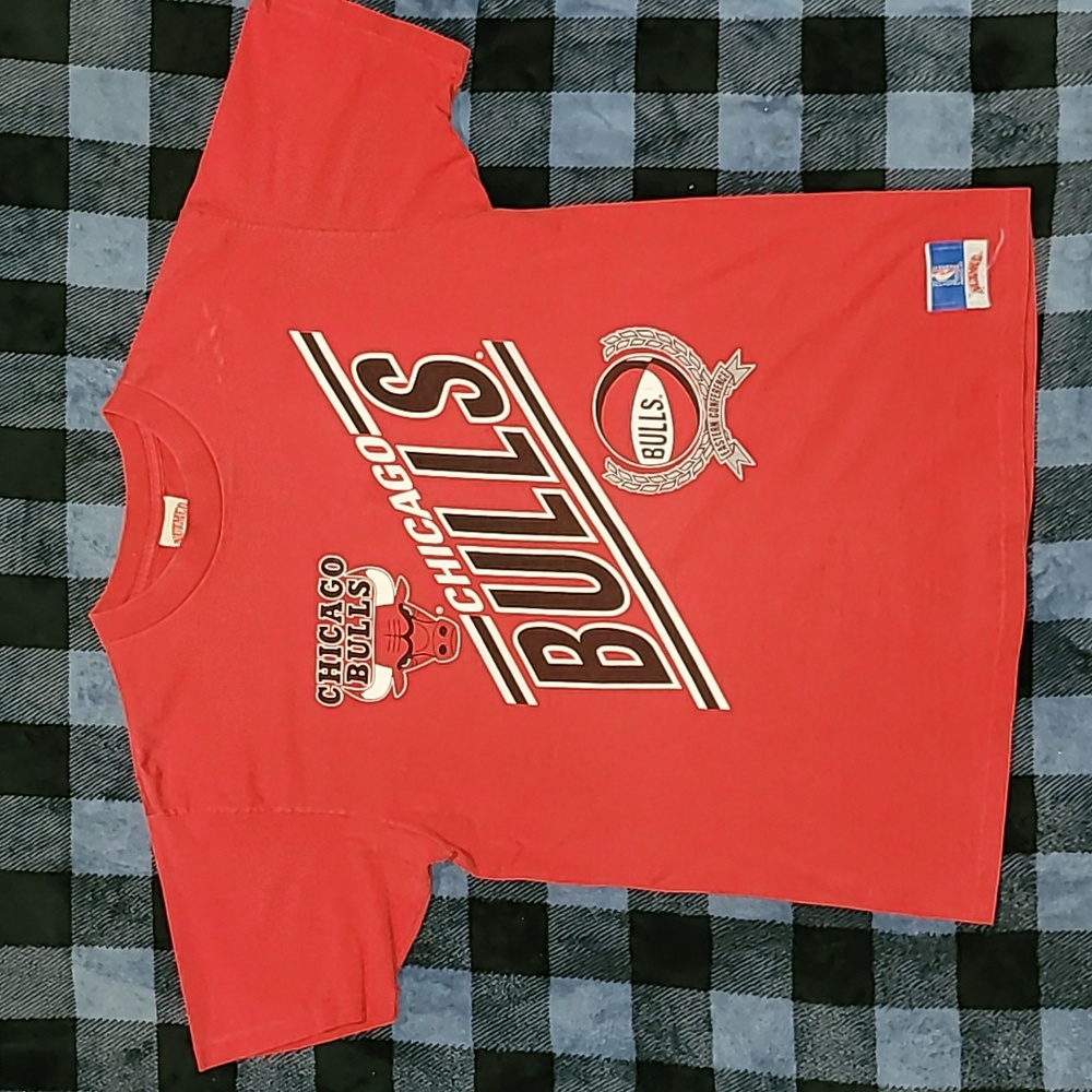 Vintage. Made in USA. Single-stitch. Chicago Bulls. Nutmeg Mills. XL